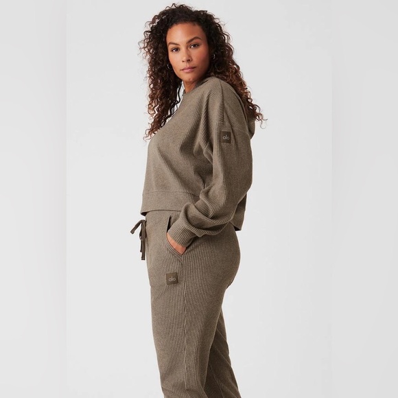 ALO Yoga Muse Sweatshirt & Sweatpants in Olive Tree Heather - Picture 2 of 11